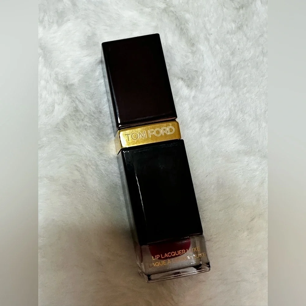 Tom Ford Lip Lacquer Luxe - Rich Plum burgundy red